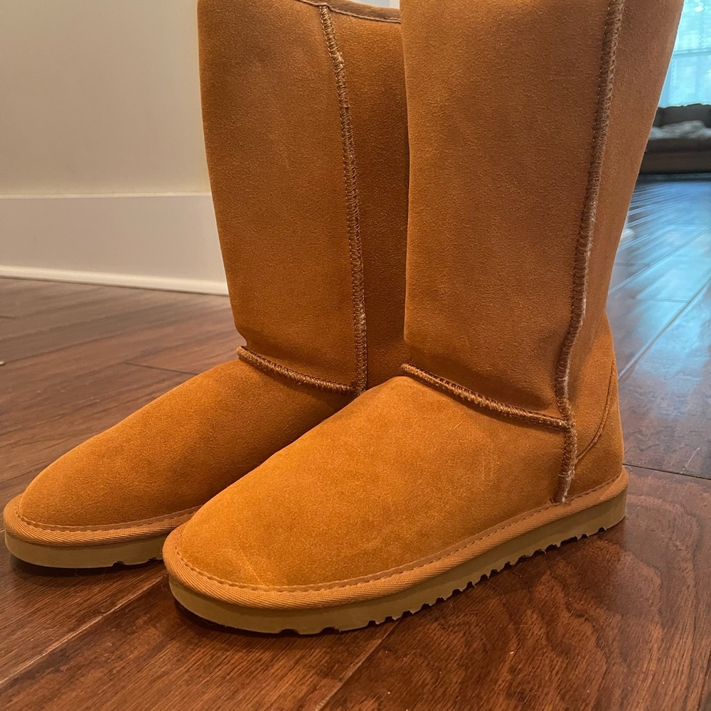 Uggs womens boots size 8
